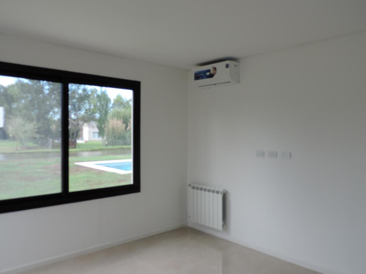 Foto de Casa 4 ambientes en venta en Miralagos., imagen 4