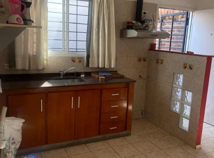 Casa en alquiler en Quilmes oeste 5