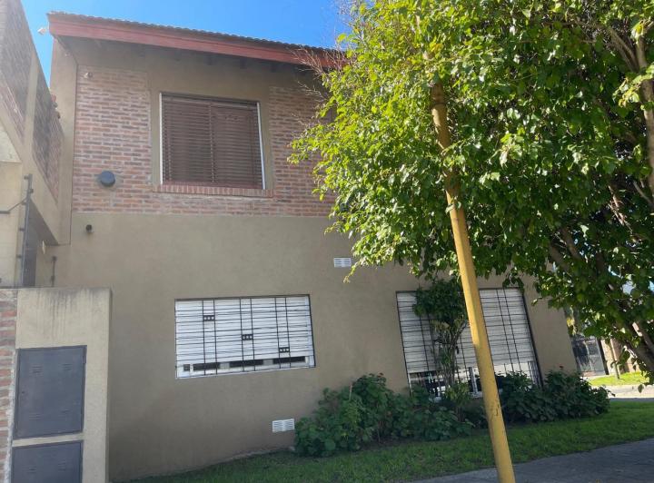 Casa en alquiler en Quilmes oeste 1