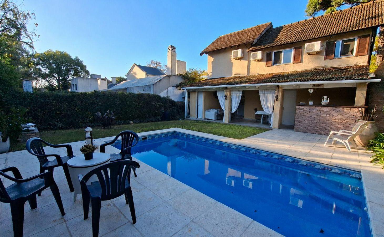 Venta de Casa 4 ambientes con pileta en Maschwitz Country Club, Escobar