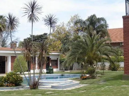 Venta de Casa 7 ambientes con jardín, quincho y pileta en Martínez, San Isidro 3