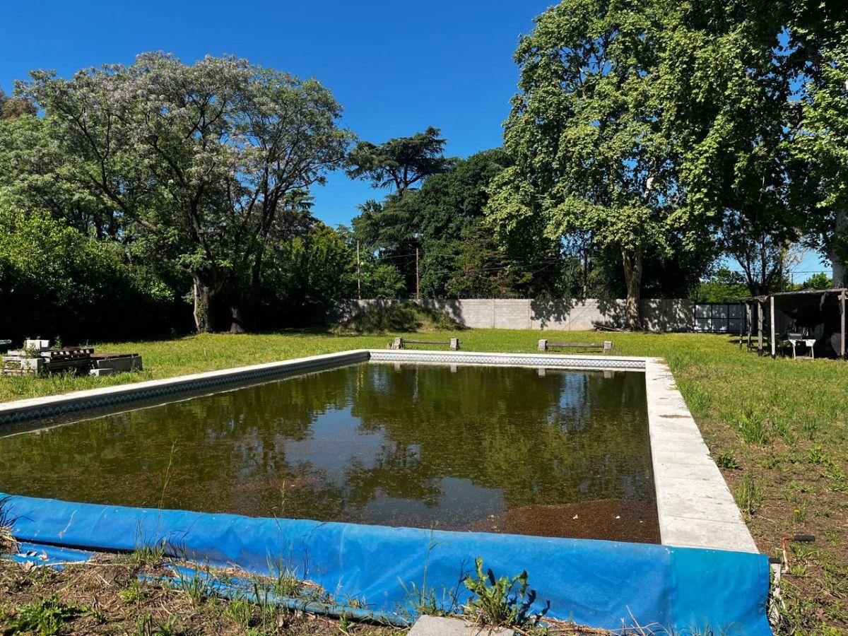 Terreno en venta de 1800 m2 con pileta