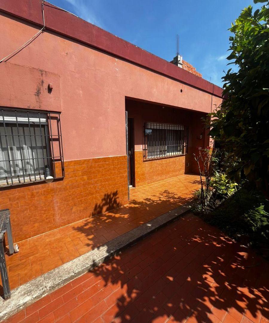 Casa en venta con dos departamentos independientes!