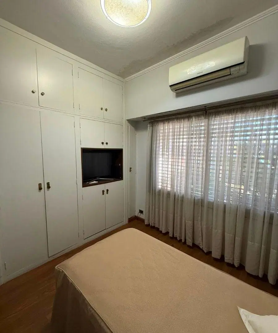 CASA 4 AMBIENTES EN EXCELENTE ESTADO , JARDIN, GALERIA Y COCHERA 8