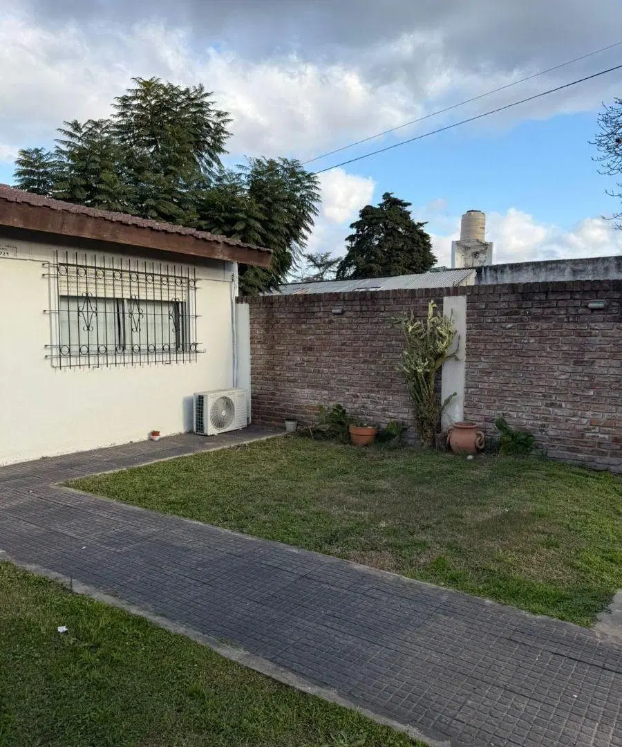 CASA 4 AMBIENTES CON PILETA Y COCHERA EN ALQUILER 4