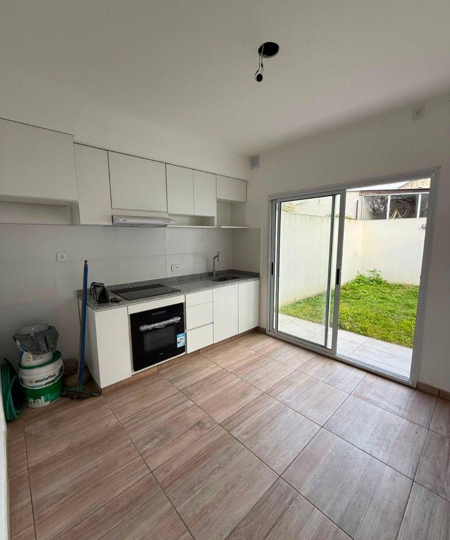 Foto de DUPLEX 3 AMBIENTES A ESTRENAR CON PATIO - APTO CRÉDITO!, imagen 2