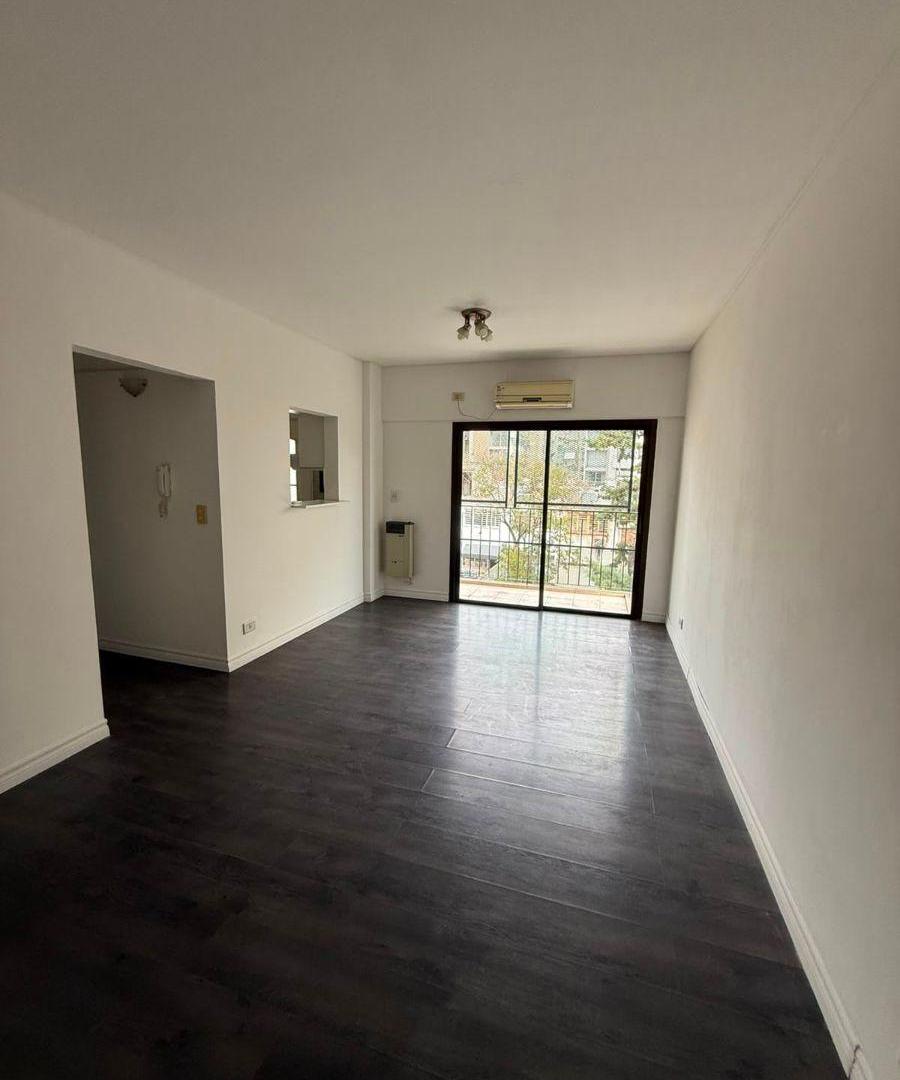 Foto de Alquiler Departamento 2 ambientes con balcón y cochera!, imagen 1