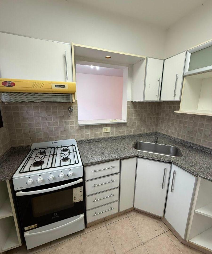 Foto de Alquiler Departamento 2 ambientes con balcón y cochera!, imagen 3