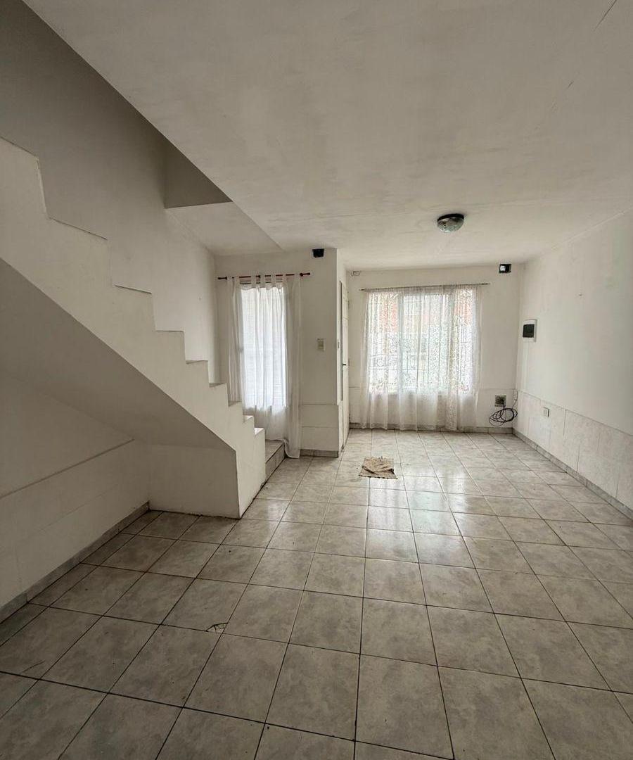 Foto de DUPLEX EN ALQUILER CON AMPLIO JARDIN ITUZAINGÓ, imagen 2