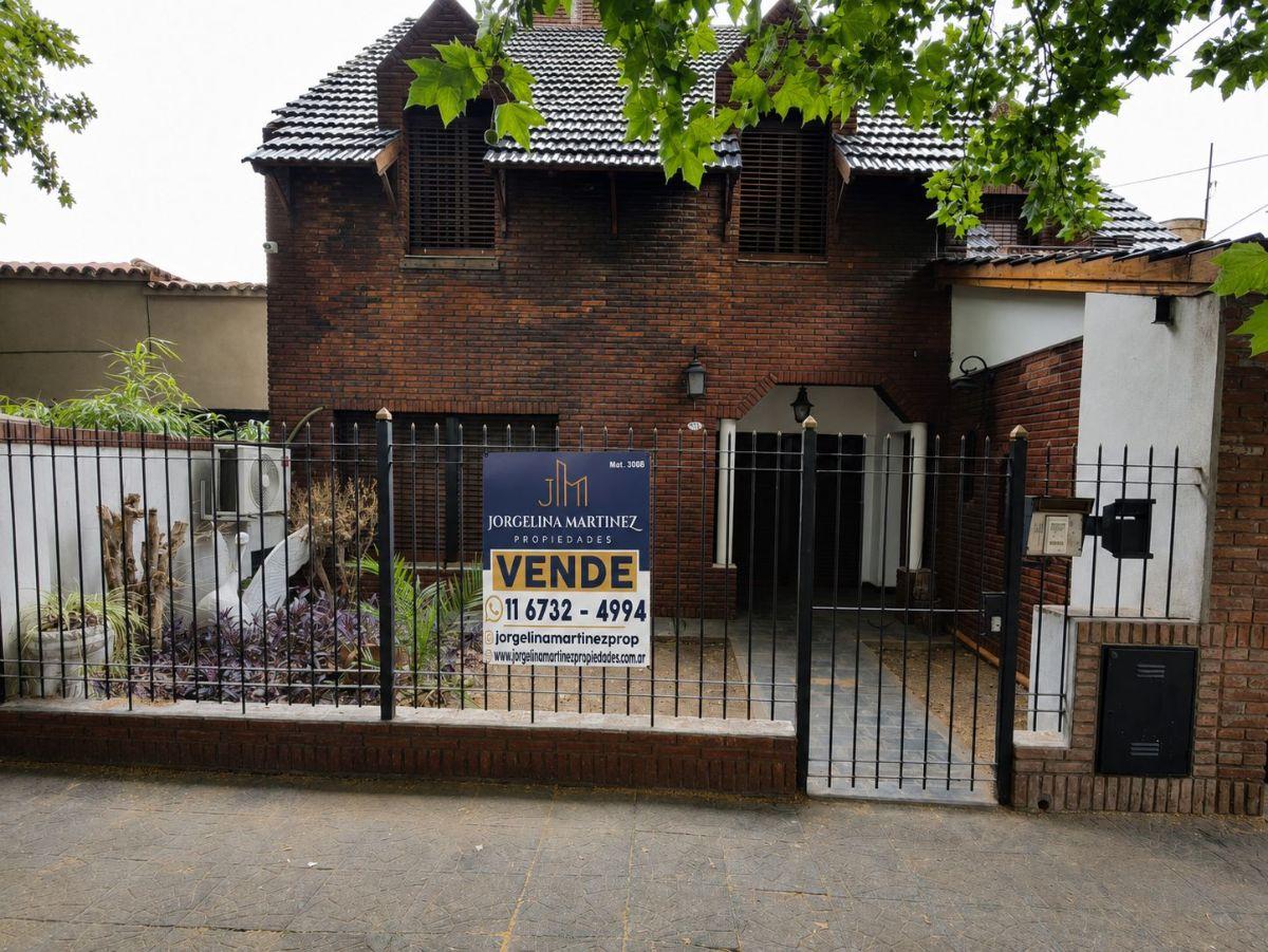 Foto de Casa 5 ambientes con pileta, quincho y garage para 3 autos - Morón Sur, imagen 5