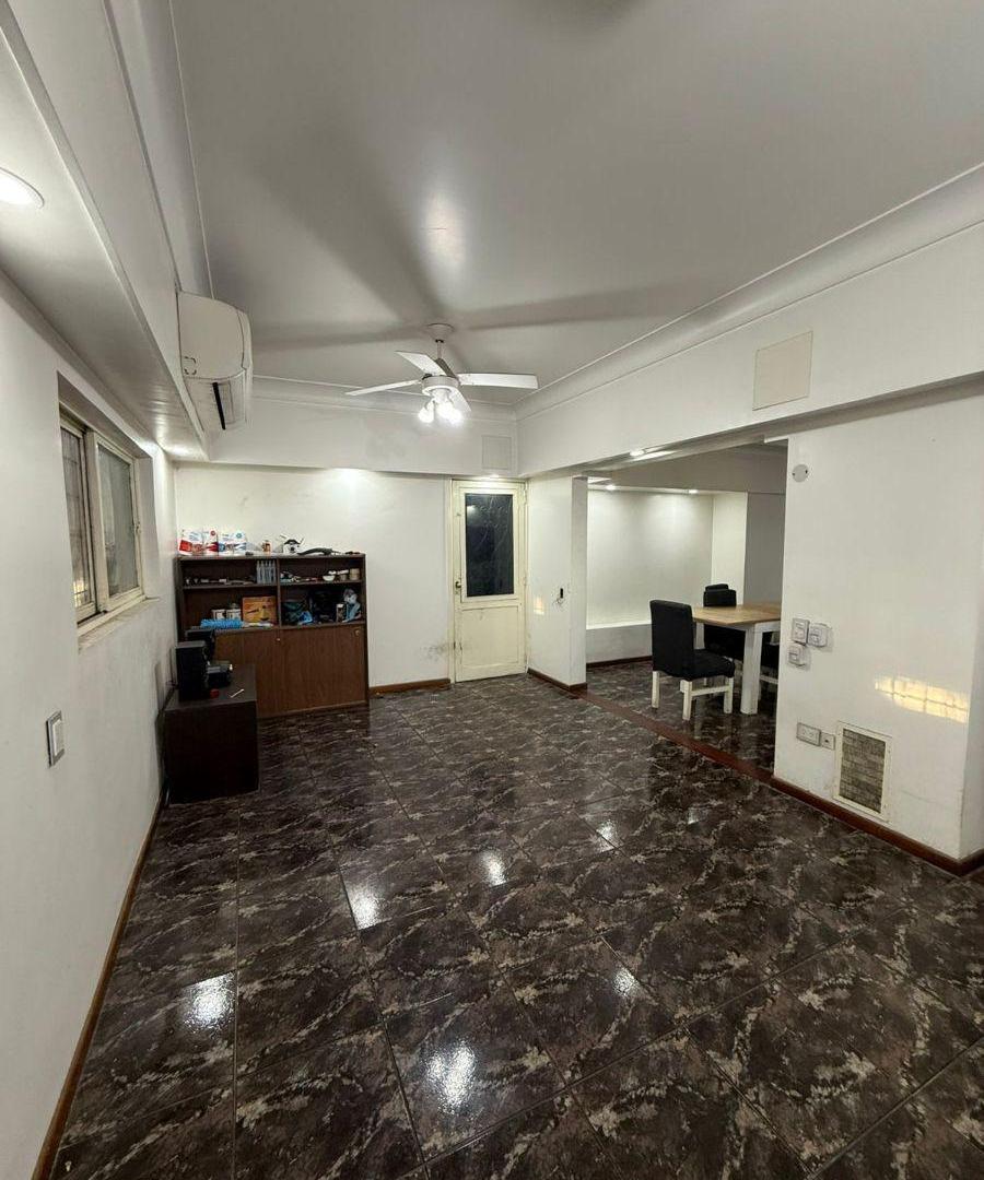 Foto de Casa 5 ambientes con pileta, quincho y garage para 3 autos - Morón Sur, imagen 3