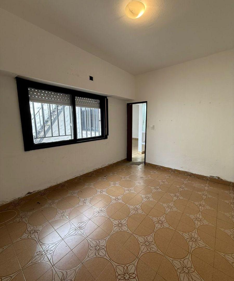 Foto de Departamento en alquiler con patio y cochera, imagen 3