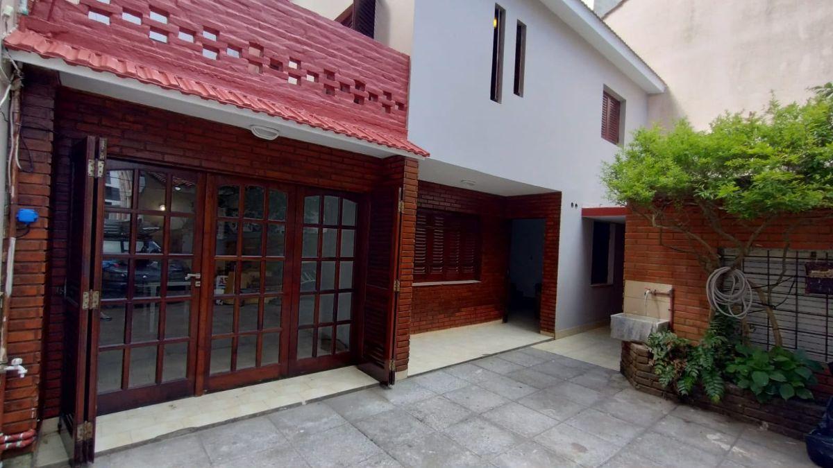 Foto de CASA CON COCHERA + 1 AMBIENTE A REFACCIONAR OPORTUNIDAD ! EXCELENTE, imagen 1