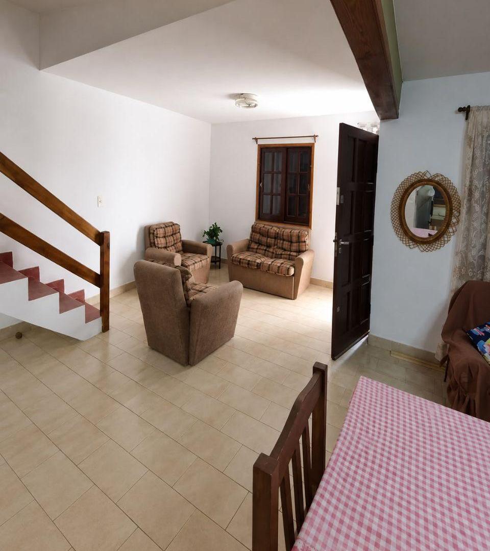 Foto de CASA CON COCHERA + 1 AMBIENTE A REFACCIONAR OPORTUNIDAD ! EXCELENTE, imagen 2