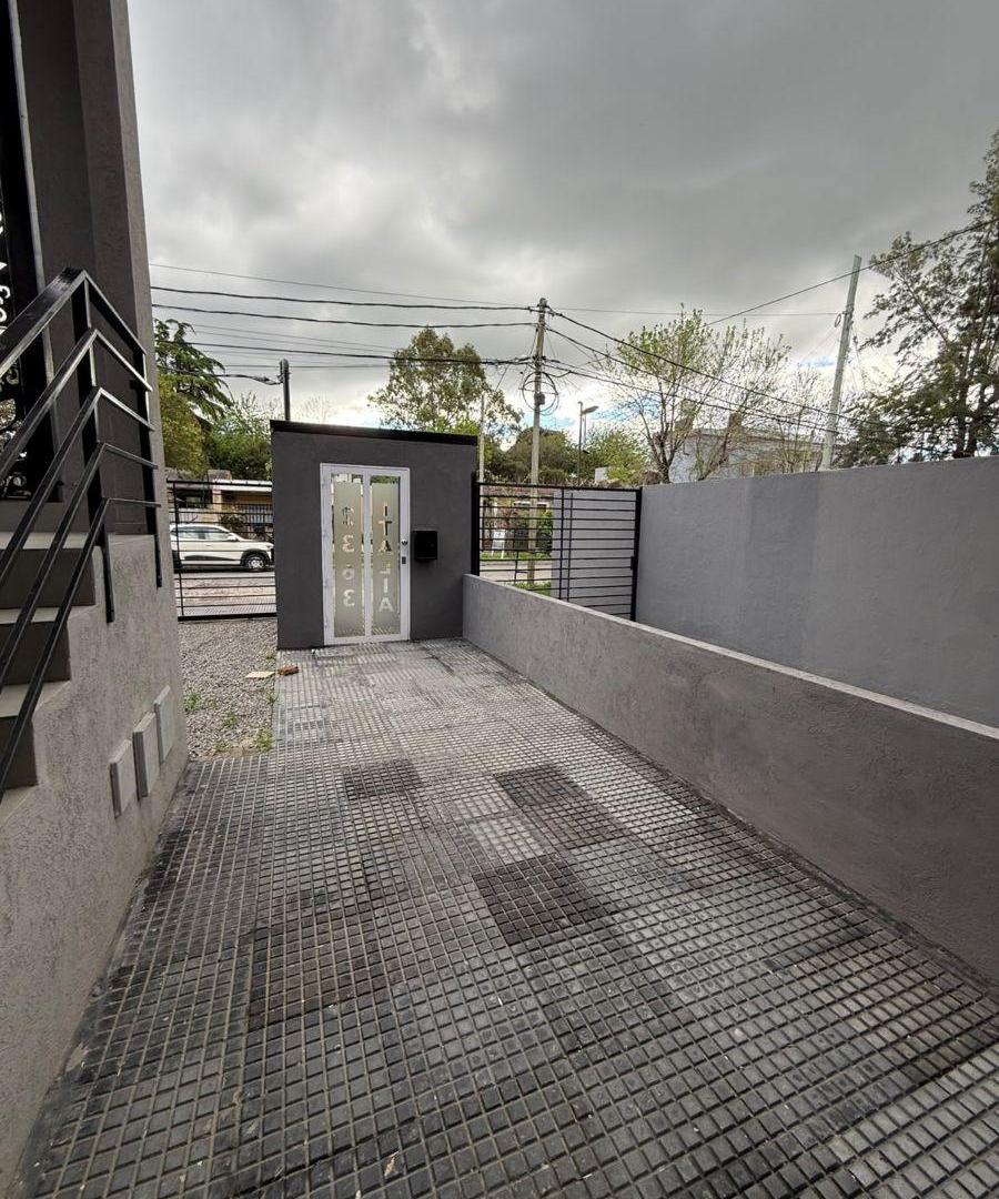 Foto de Alquiler departamento a estrenar y con patio en Castelar, imagen 4