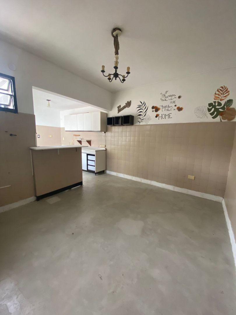 Foto de ALQUILER DE CASA EN RAMOS MEJIA NORTE 5 AMBIENTES 3 COCHERAS, imagen 1