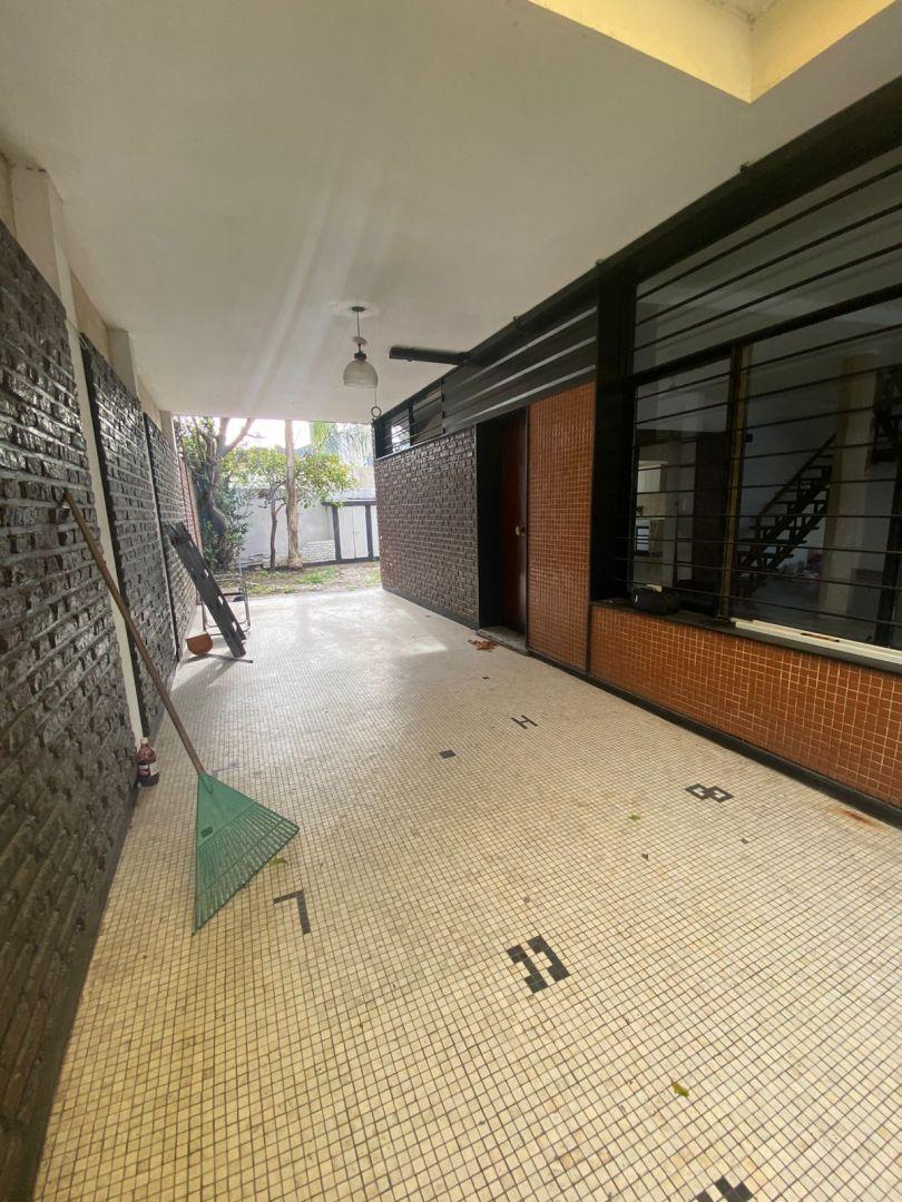 Foto de ALQUILER DE CASA EN RAMOS MEJIA NORTE 5 AMBIENTES 3 COCHERAS, imagen 4