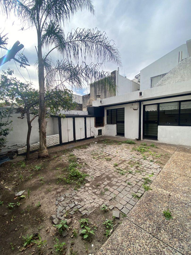 Foto de ALQUILER DE CASA EN RAMOS MEJIA NORTE 5 AMBIENTES 3 COCHERAS, imagen 2