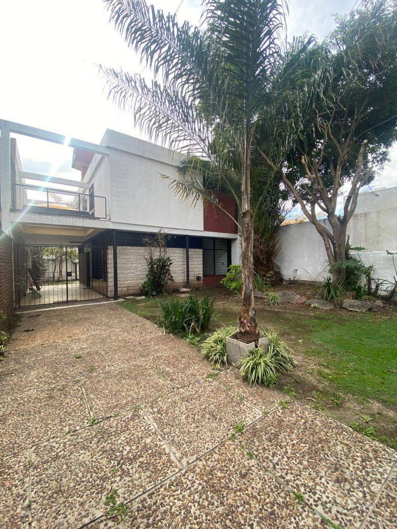 Foto de ALQUILER DE CASA EN RAMOS MEJIA NORTE 5 AMBIENTES 3 COCHERAS, imagen 3