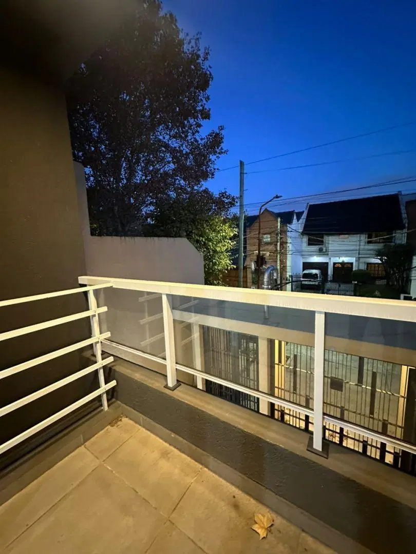 VENTA DE MONOAMBIENTE A ESTRENAR AL FRENTE CON BALCON APTO CREDITO 4
