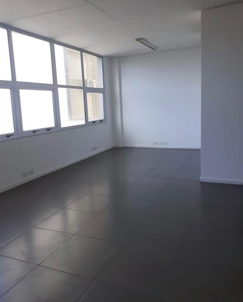 Foto de ALQUILER DE OFICINA EN RAMO MEJIA SUR, imagen 2