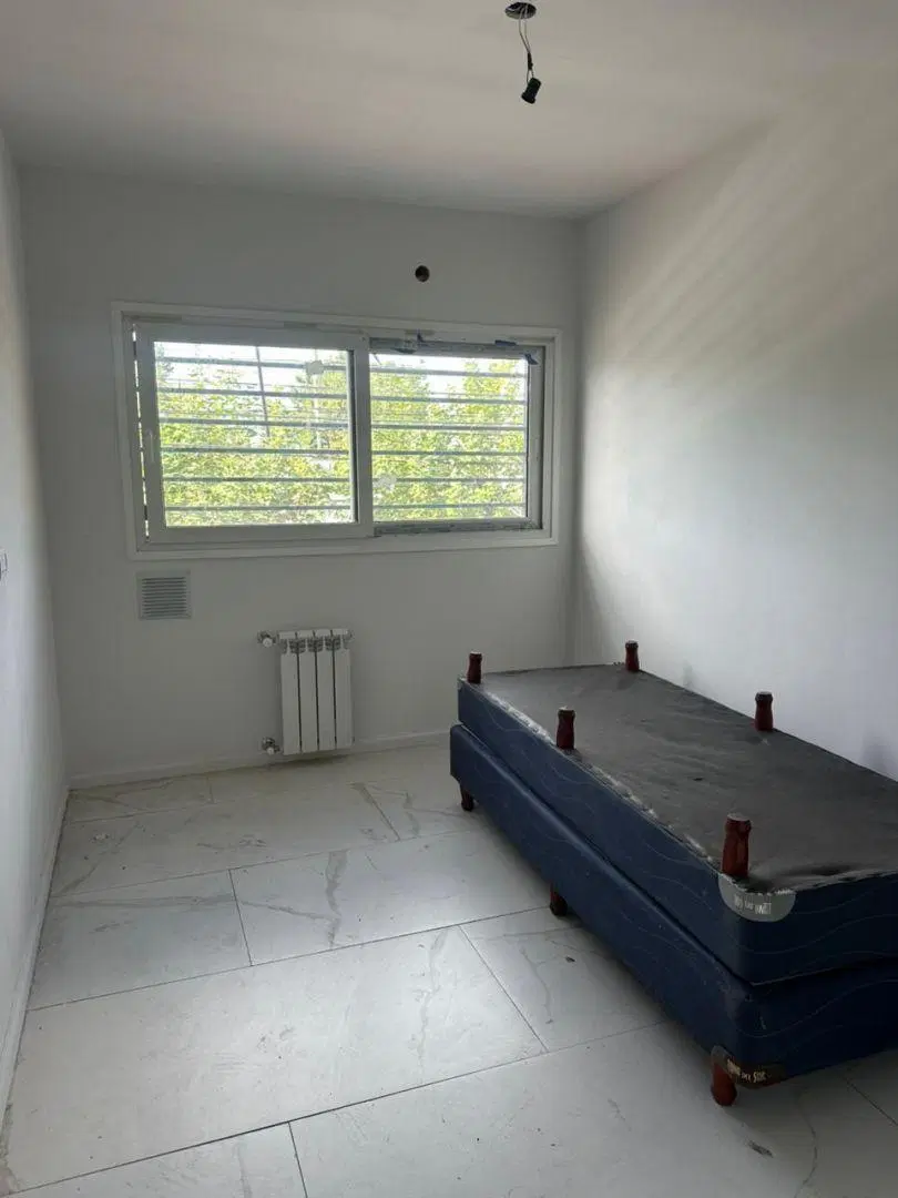 TRIPLEX DE 4 AMBIENTES A ESTRENAR EN HAEDO CON TERRAZA Y COCHERA APTO CREDITO 4