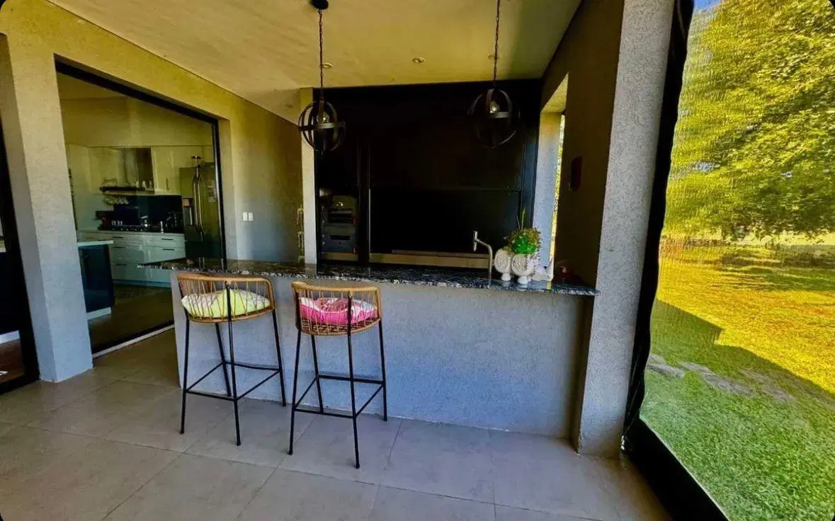 CASA EN VENTA EN CARLOS KEEN 4AMB CON PISCINA TOMA PERMUTA 1