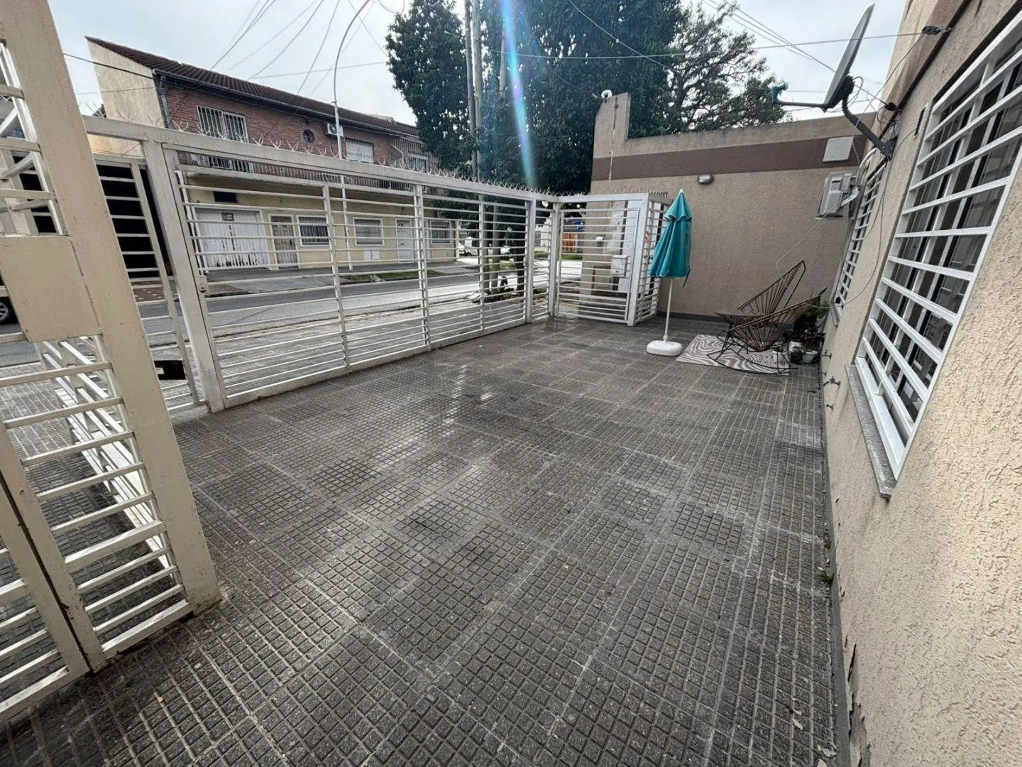 ALQUILER DE 2 AMBIENTES EN LOMAS DEL MIRADOR CON COCHERA PLANTA BAJA 5
