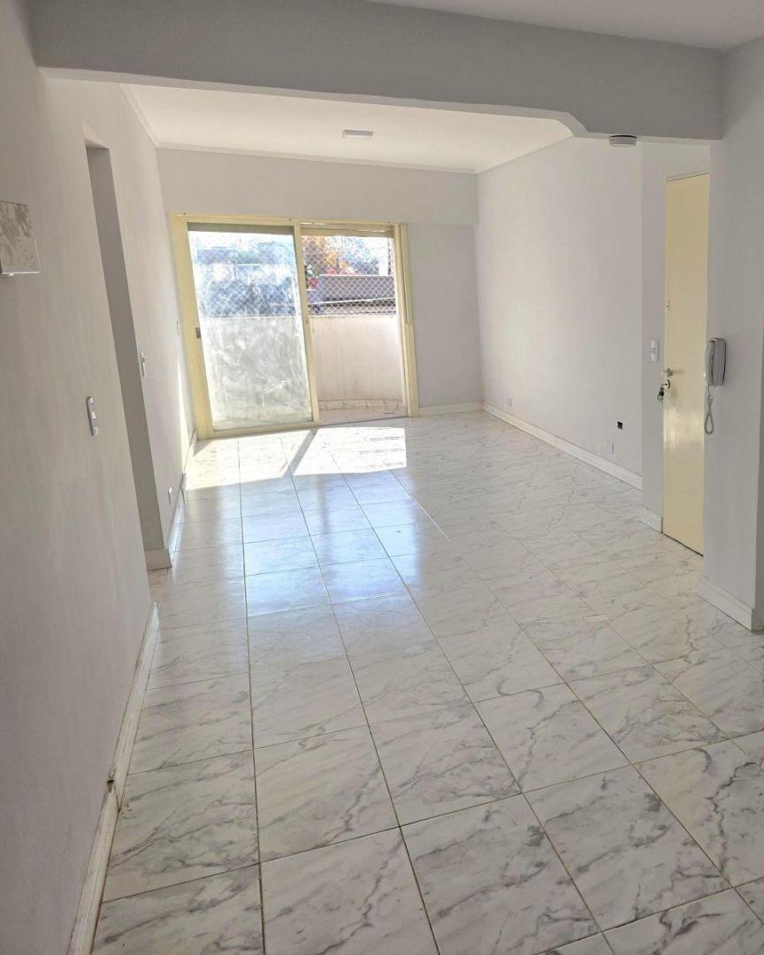 Foto de VENTA DEPARTAMENTO 3 AMBIENTES CON COCHERA EN RAMOS MEJIA, imagen 2