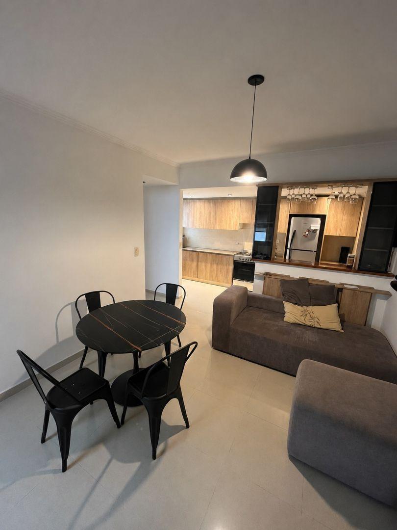 Foto de ALQUILER DEPARTAMENTO 2 AMBIENTES CON COCHERA EN MONTE CASTRO, imagen 2