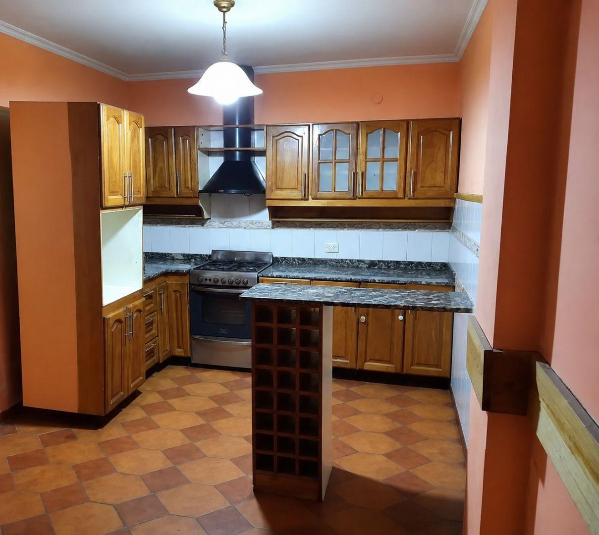 Foto de Casa 9 ambientes 5 dormitorios. | Lisandro de La Torre al 1500, imagen 3