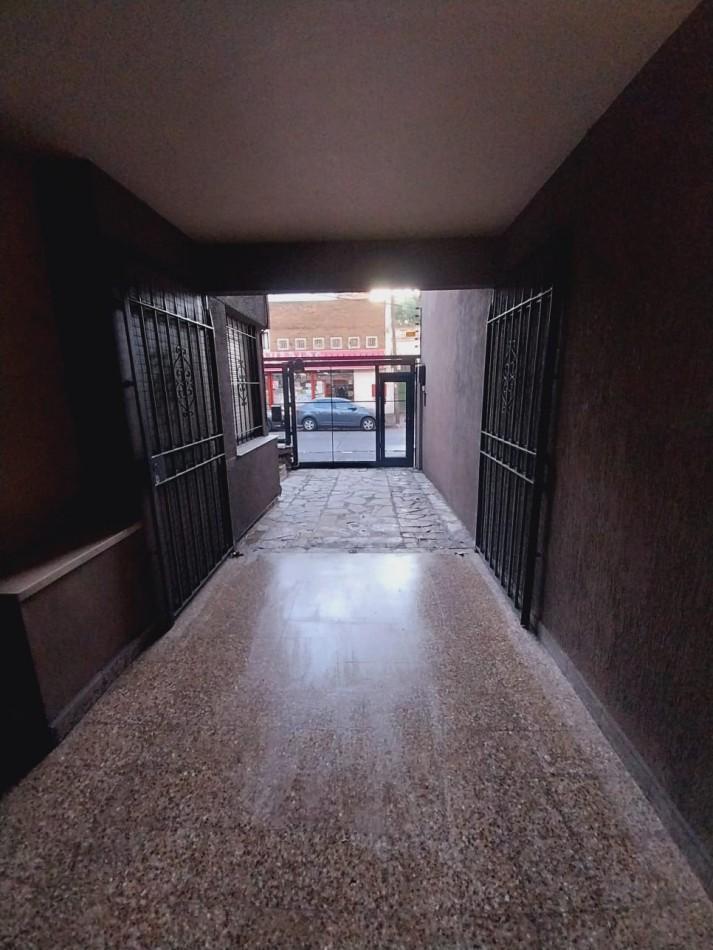 Excelente Casa de 4 Ambientes en El Centro de San Martin 2