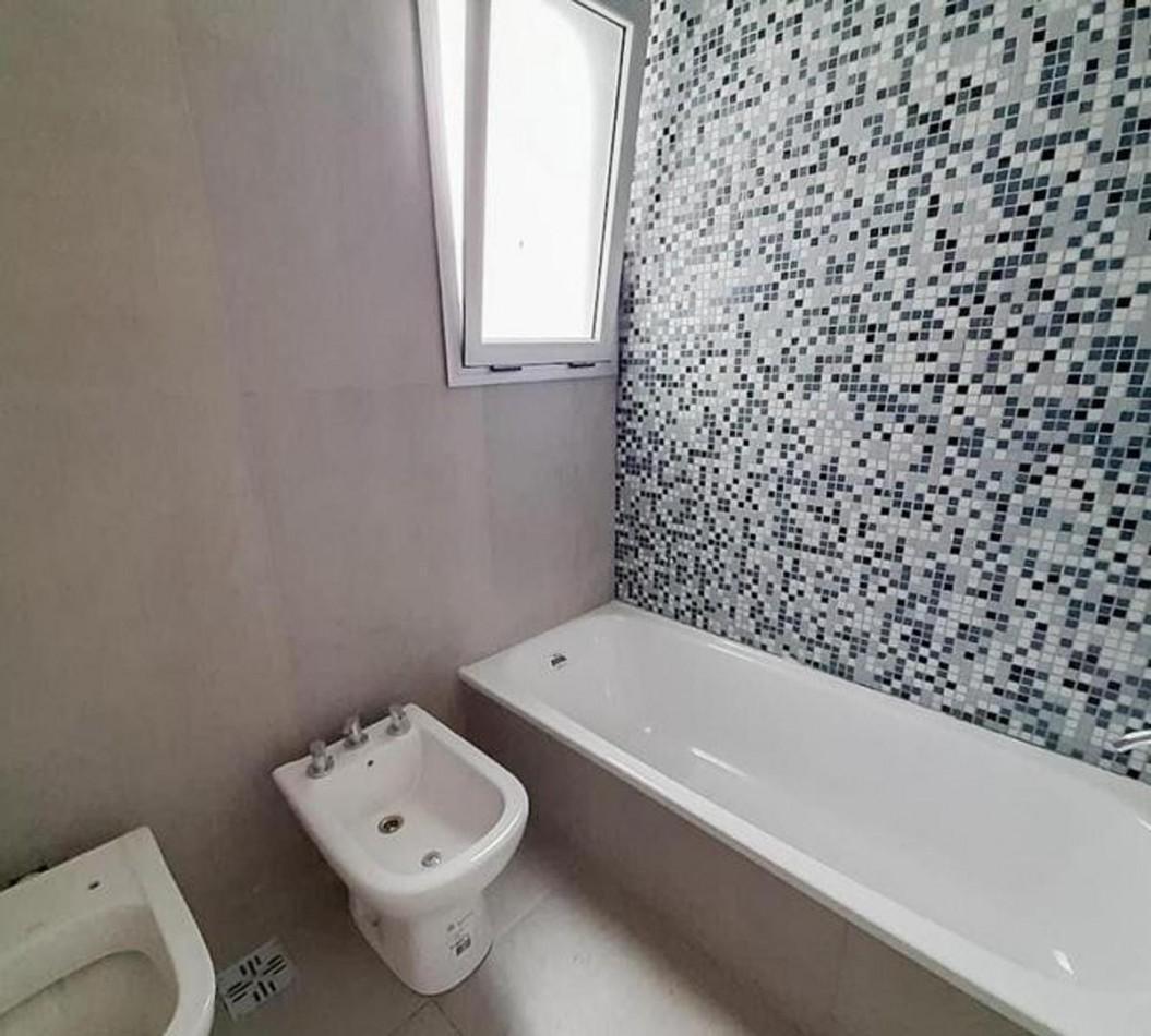 Excelente Semipiso de 2 Ambientes en San Martin Centro 2