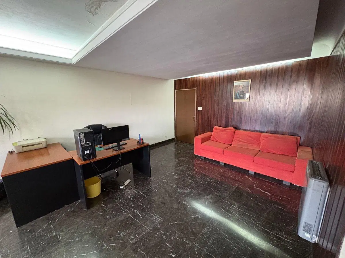 Venta en Block departamento 3 ambientes/ 2 locales comerciales/ vivienda a refaccionar con fondo lib 4