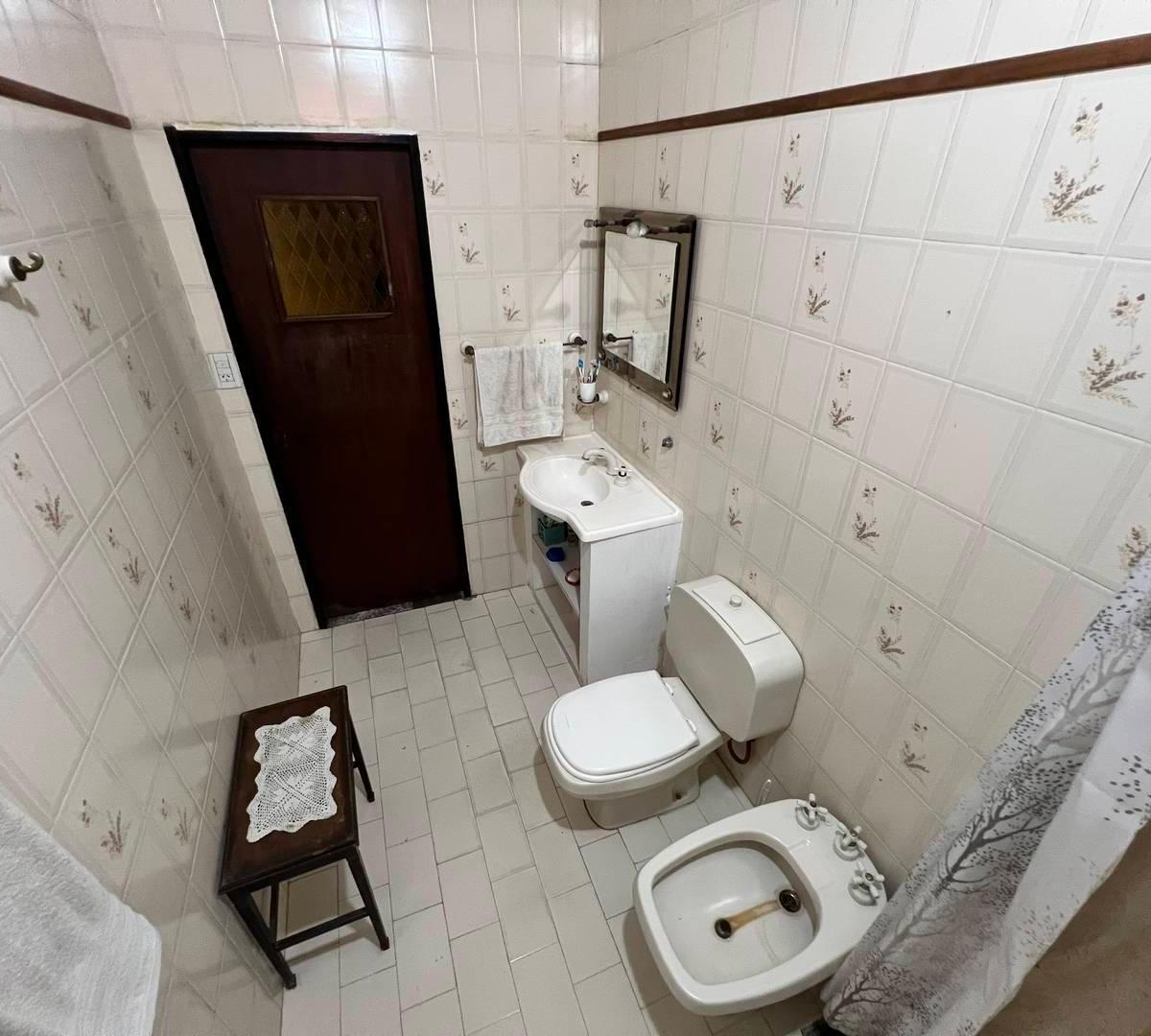 Venta de Casa en Block 3 Ambientes con Cochera - Ideal Para Dos Familias - Parque Patricios 1