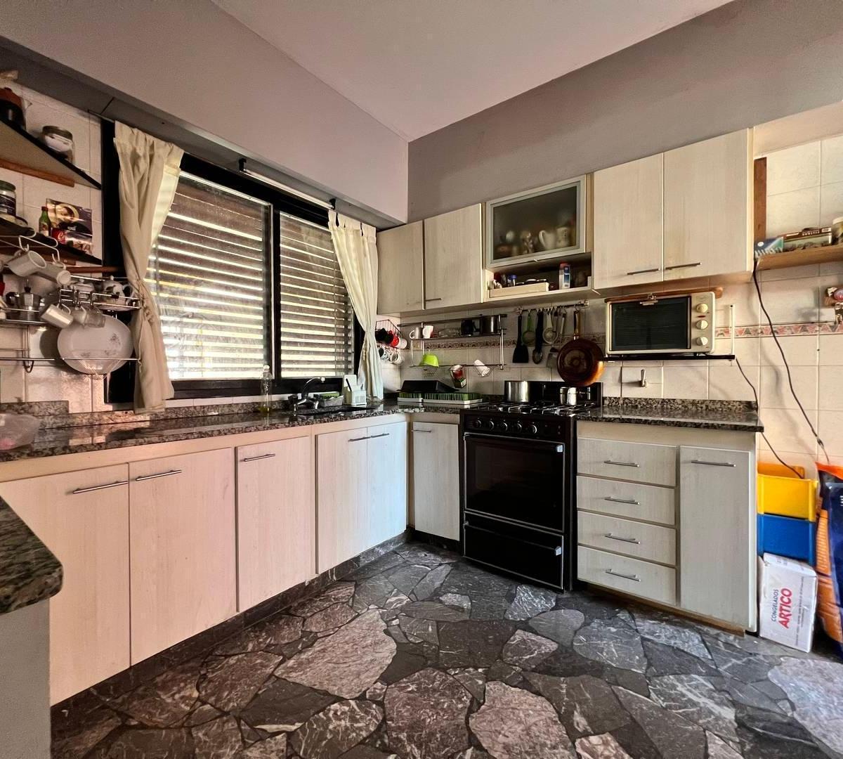 Venta de Casa en Block 3 Ambientes con Cochera - Ideal Para Dos Familias - Parque Patricios 4