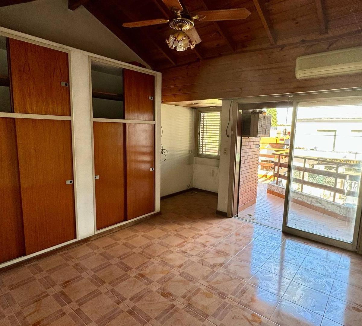 Venta Dúplex de 4 Ambientes en Villa Luro. Patio. Fondo. Cochera. Apto Crédito 5