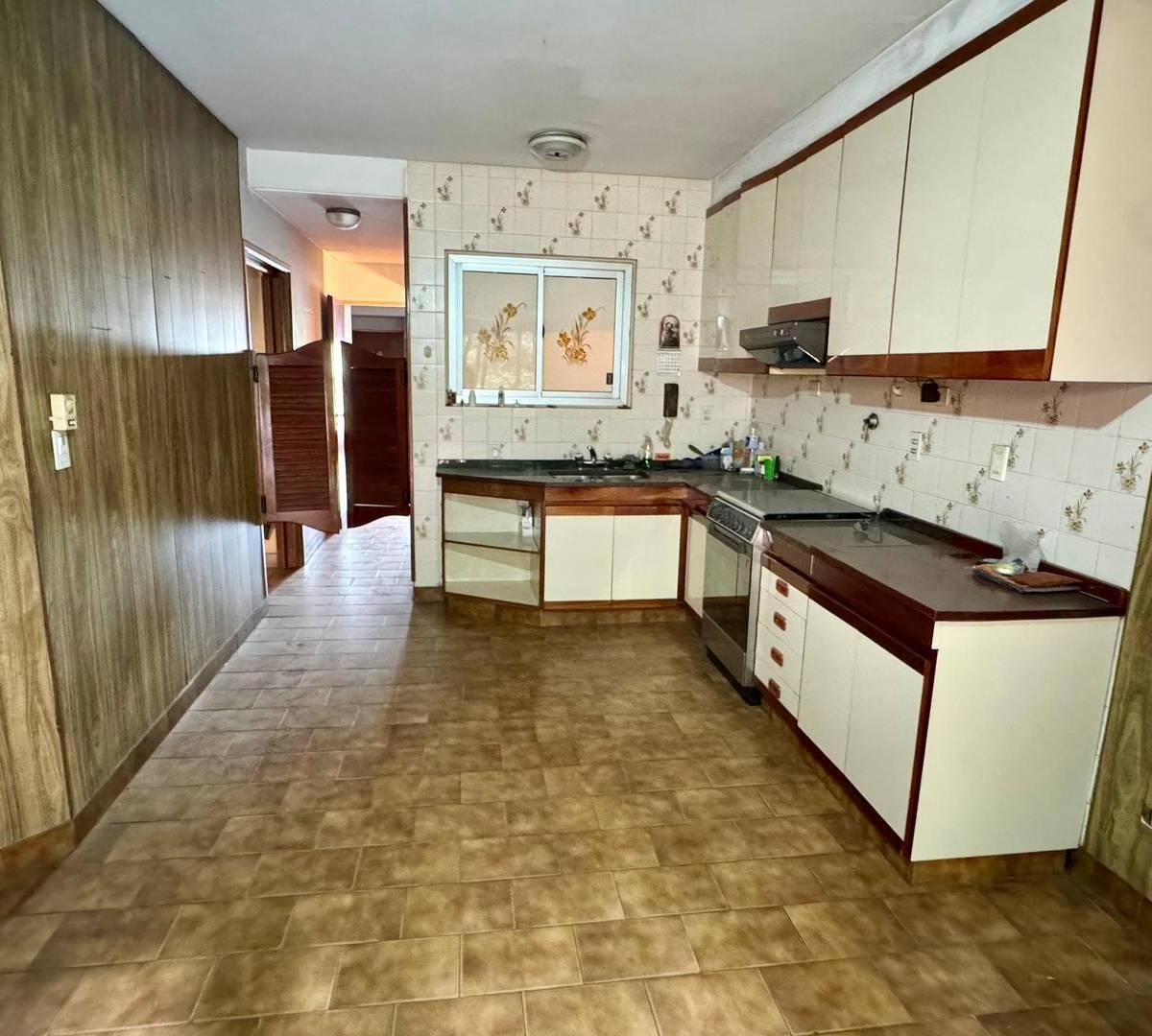 Venta Dúplex de 4 Ambientes en Villa Luro. Patio. Fondo. Cochera. Apto Crédito 1