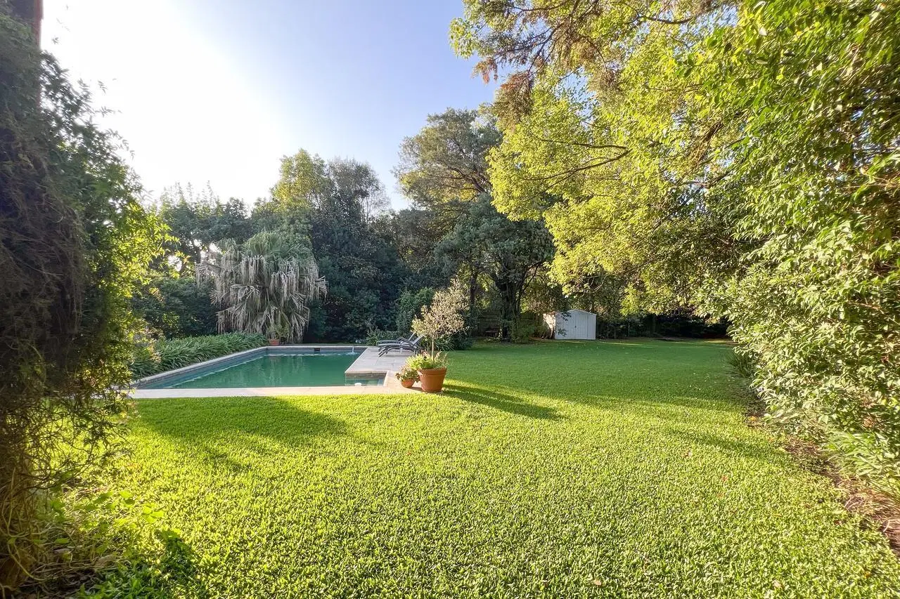 Venta de casa 7 ambientes sobre espectacular lote de 1478 m² en Tortugas Country Club 2