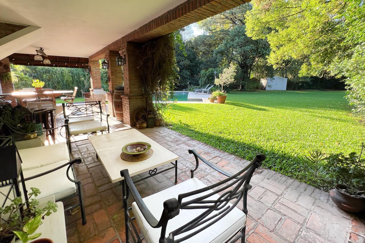 Foto de Venta de casa 7 ambientes sobre espectacular lote de 1478 m² en, imagen 1