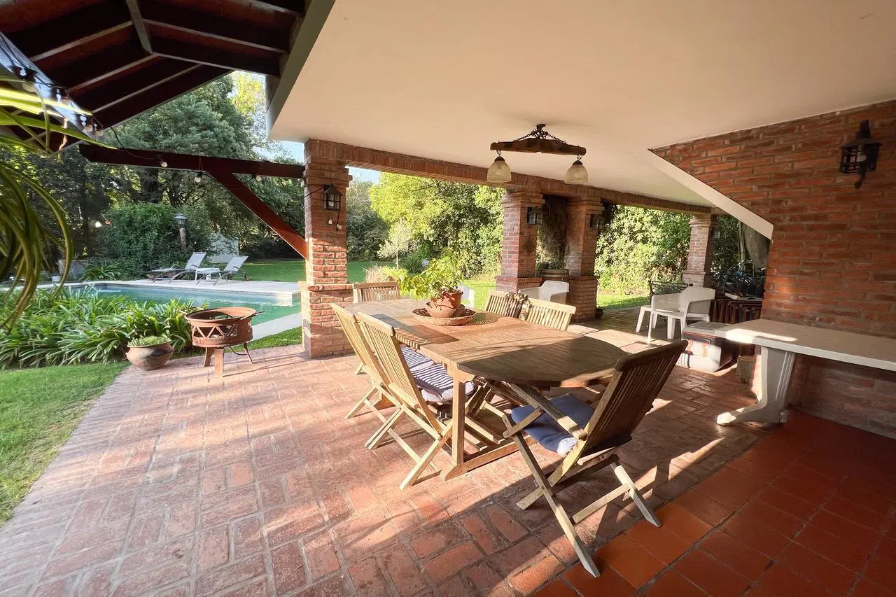 Venta de casa 7 ambientes sobre espectacular lote de 1478 m² en Tortugas Country Club 8