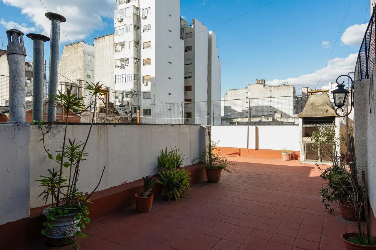 Venta de departamento de 4 ambientes con terraza propia + quincho en Balvanera 2
