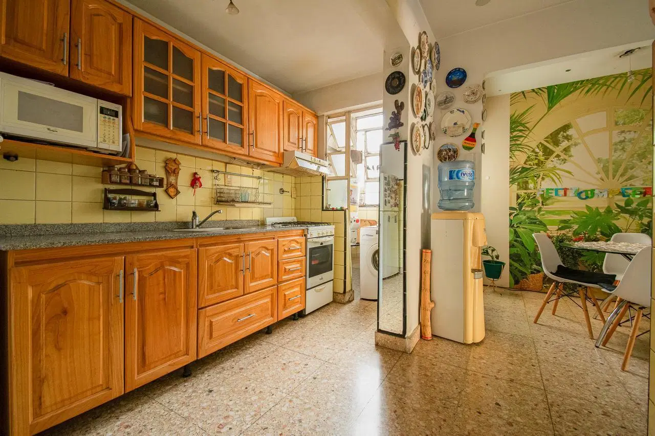 Venta de departamento de 4 ambientes con terraza propia + quincho en Balvanera 3