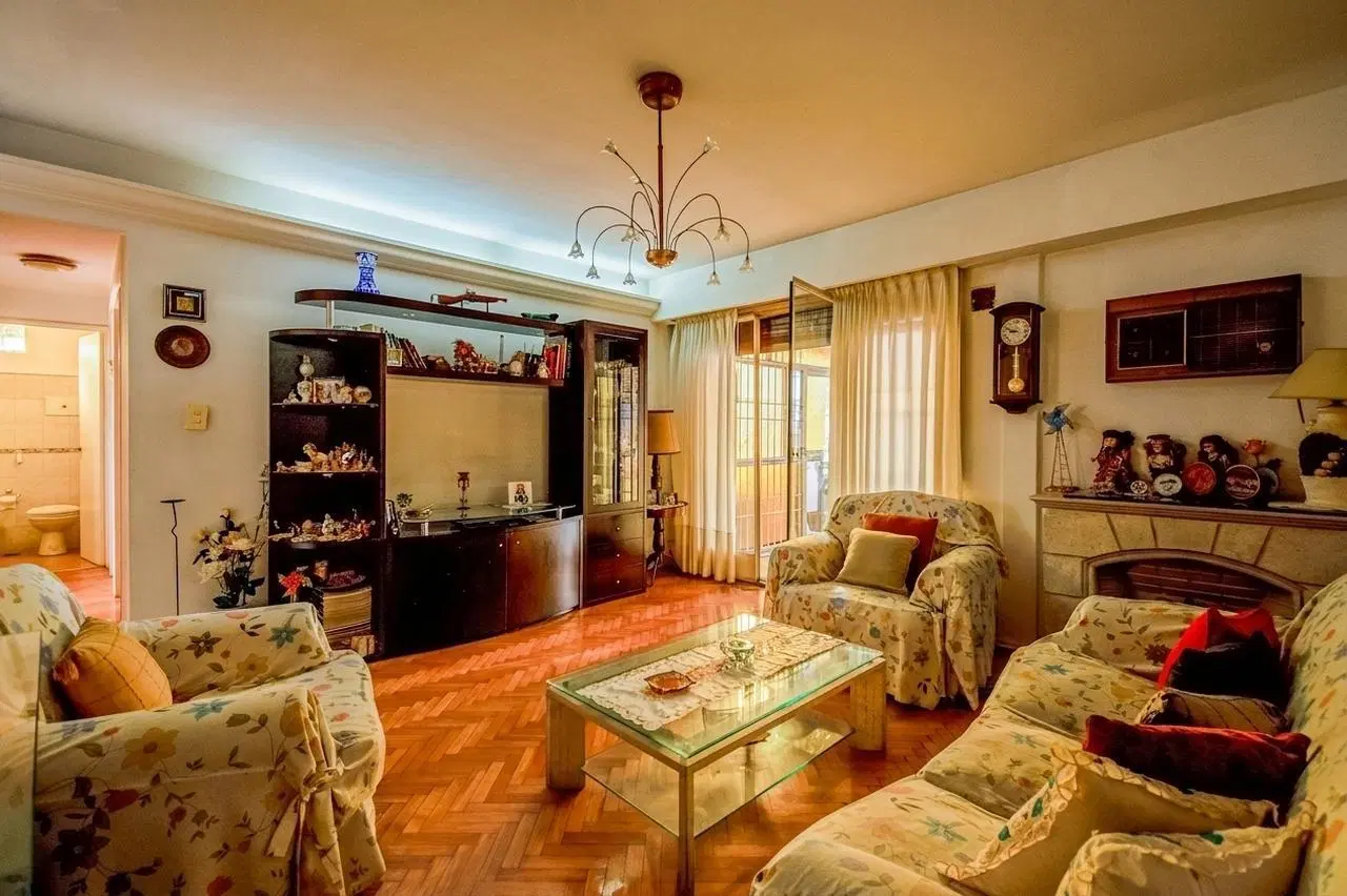 Venta de departamento de 4 ambientes con terraza propia + quincho en Balvanera 4