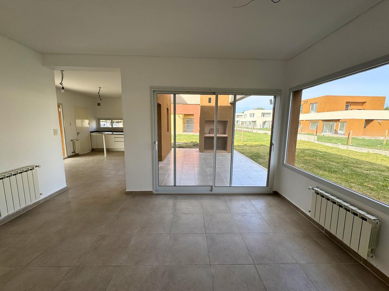 Venta a estrenar - Casa 3 ambientes en Casas del Este, Pilar