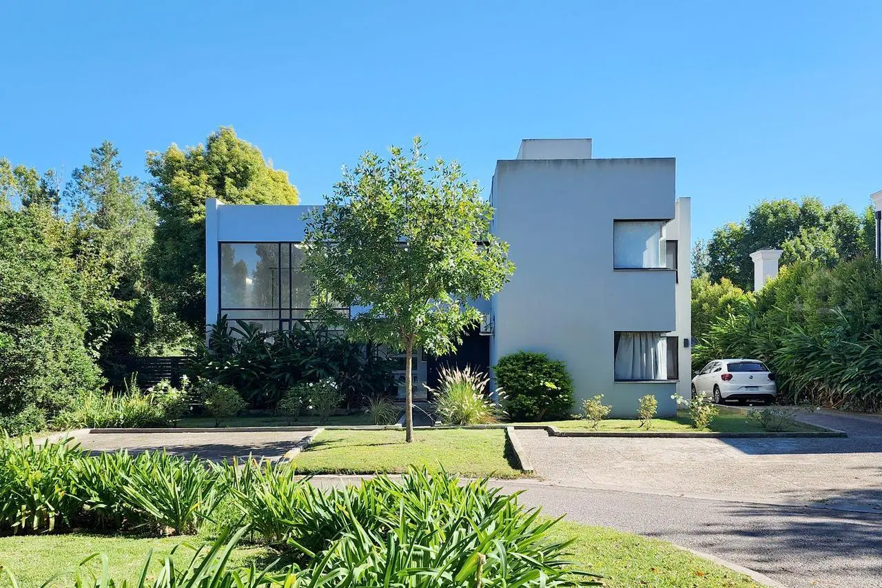 Excelente casa en Venta Barrio Boulevares, Pilar, 5 ambientes + estudio + dependecia + quincho 4