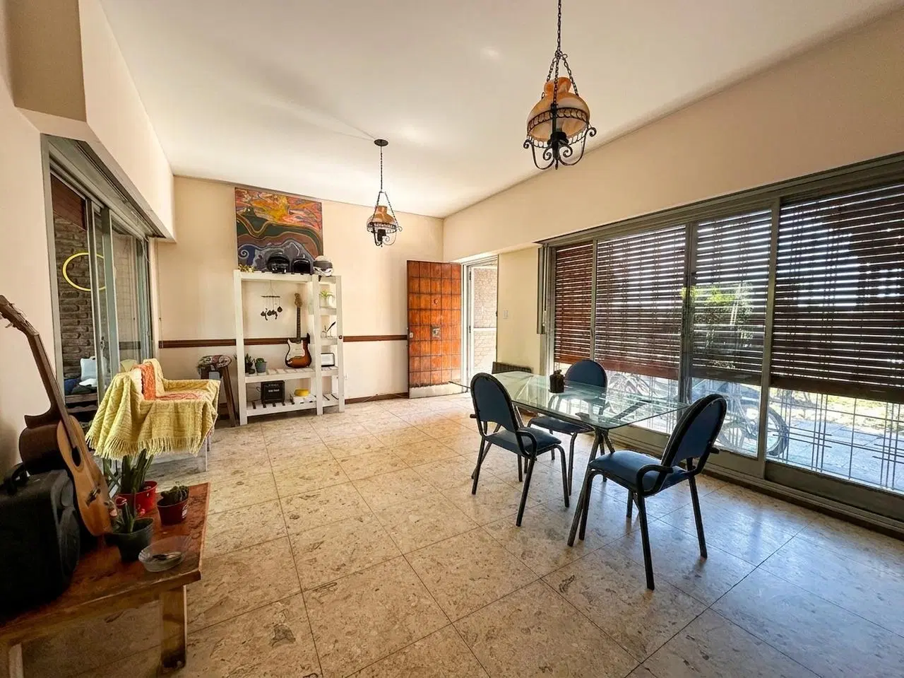 Casa 2 ambientes con cochera en venta en Villa De Mayo 5
