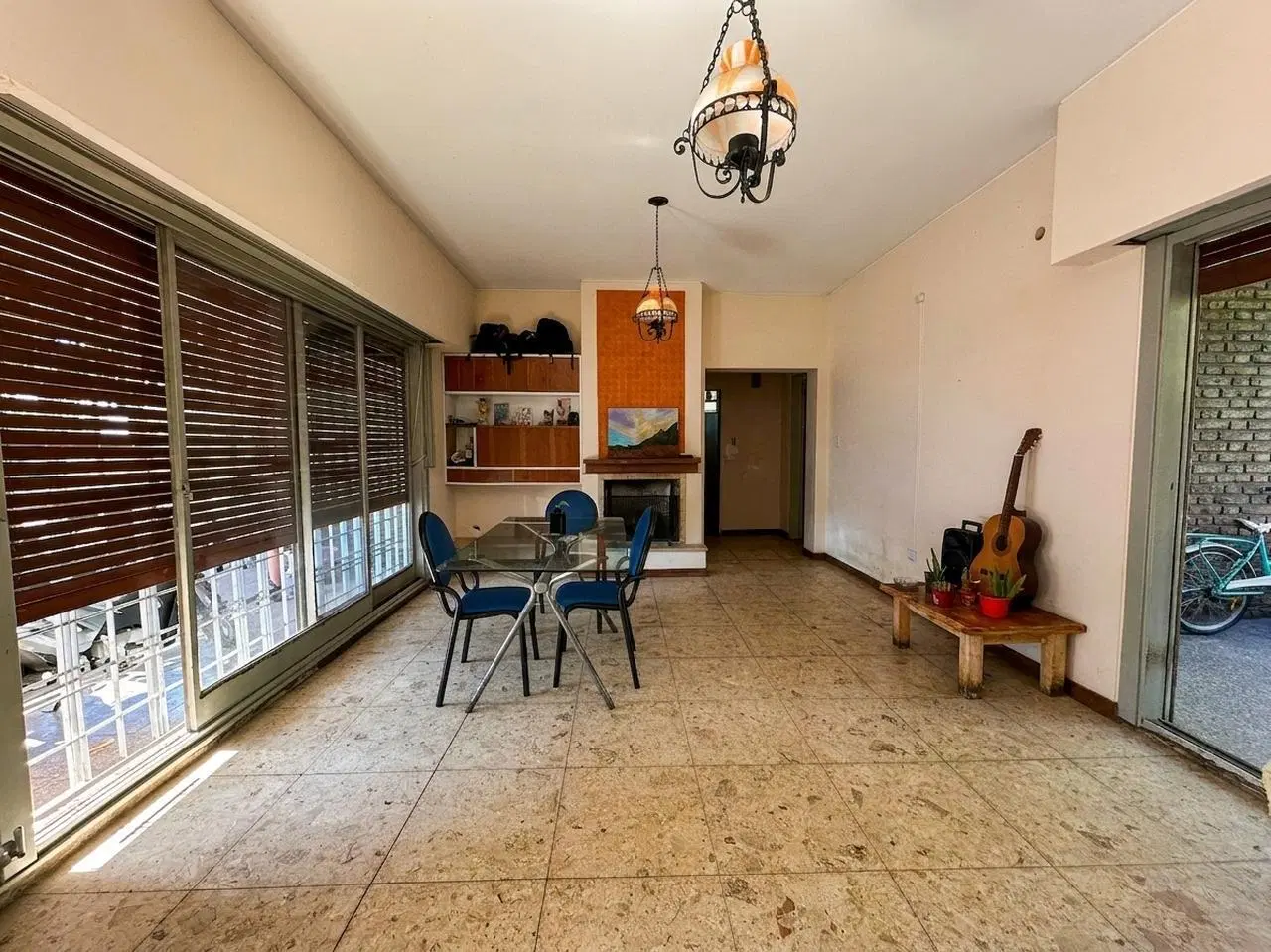 Casa 2 ambientes con cochera en venta en Villa De Mayo 4