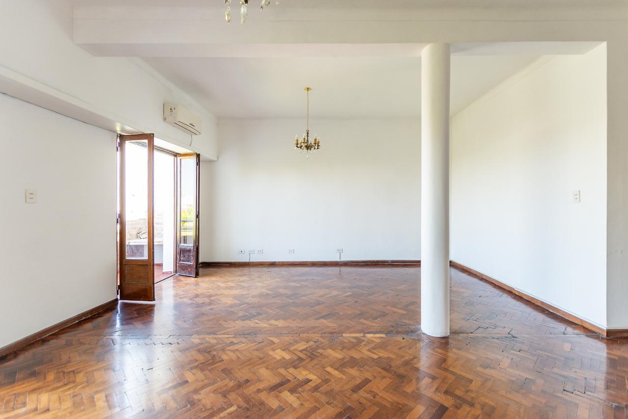Foto de VENTA Departamento 3 ambientes mas escritorio, en BELGRANO R, imagen 2