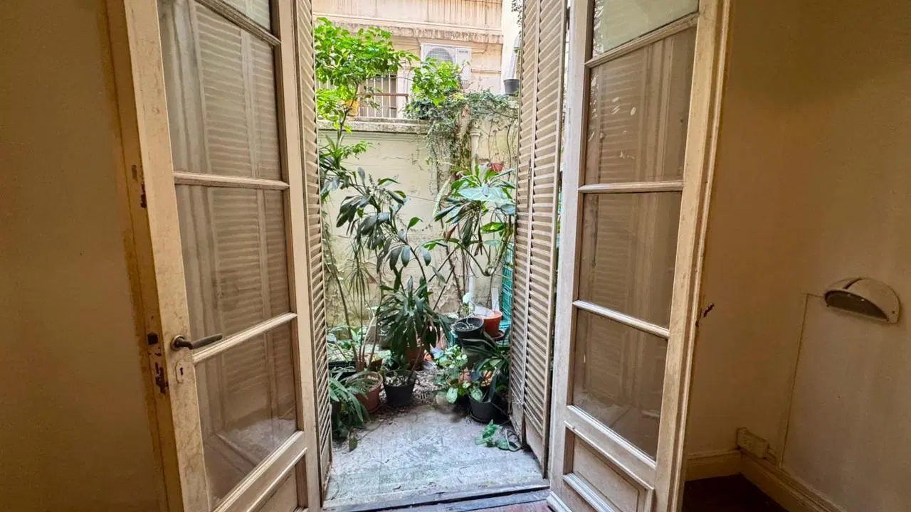 Venta de PH de 5 ambientes con patio en Monserrat 3